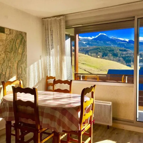 Studio cabine 33m² avec balcon au centre du village - FR-1-515-68, hotel v destinaci Villard-de-Lans