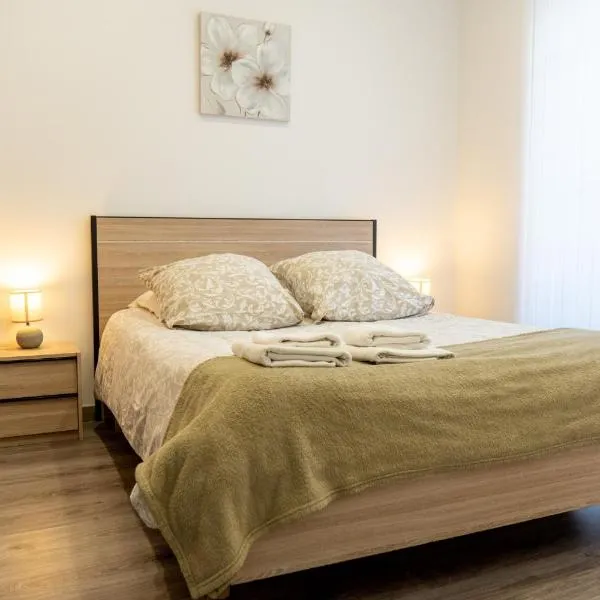 A L'Ombre du Pin "1" - Ground-Floor T3 near Disneyland and Paris, 1-6 Guests, hotel in Le Pin
