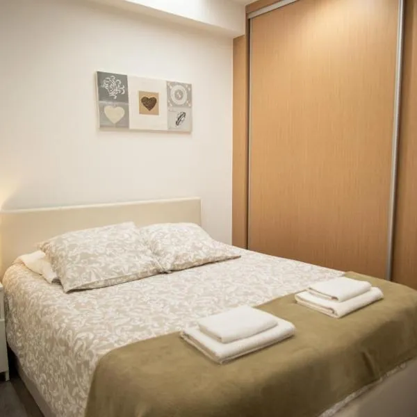 A L'Ombre du Pin "7" - Spacious T3 Duplex near Disneyland and Paris, 1-6 Guests, hotel en Le Pin