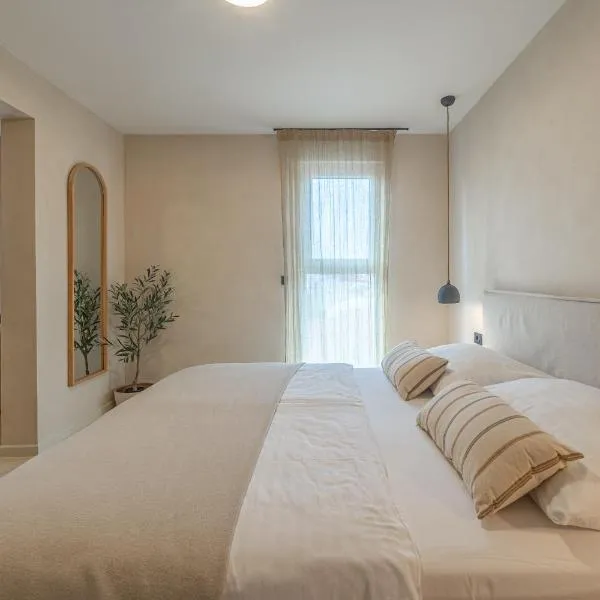 lo͝or luxury rooms, hotel ve Splitu