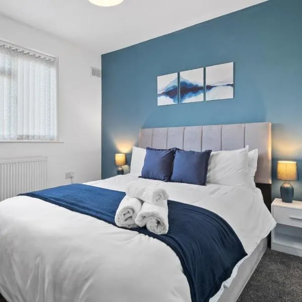 Comfortable 3BR Home, Driveway with Free Parking, Contractors-Family Welcome, hôtel à Parkside