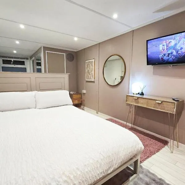 The Fourwinds Cosy Cabin- 15mins to Belfast city, hotel v destinaci Belfast