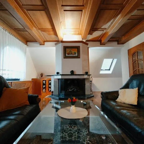 House IZI - parking, garden, 8 min ride to center, hotel in Maribor