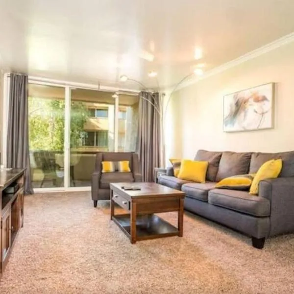 Relaxing Condo with Parking - Minutes to Old Town!, hotel in Scottsdale