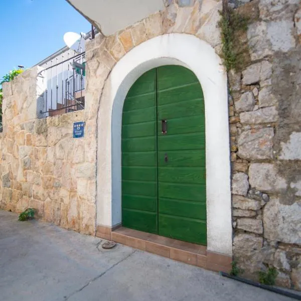 Hanna Cozy Old Stone House, hotel di Murter