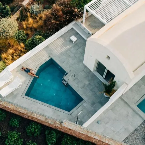 Makrikythera Luxury Suites - Private Pool or Hot Tub Suites, hotel v destinaci Diakofti