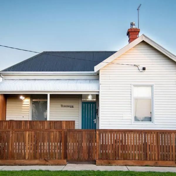 The Guesthouse, hotel in Terang