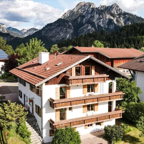 Haus Luna - Apartments, hotel in Schwangau