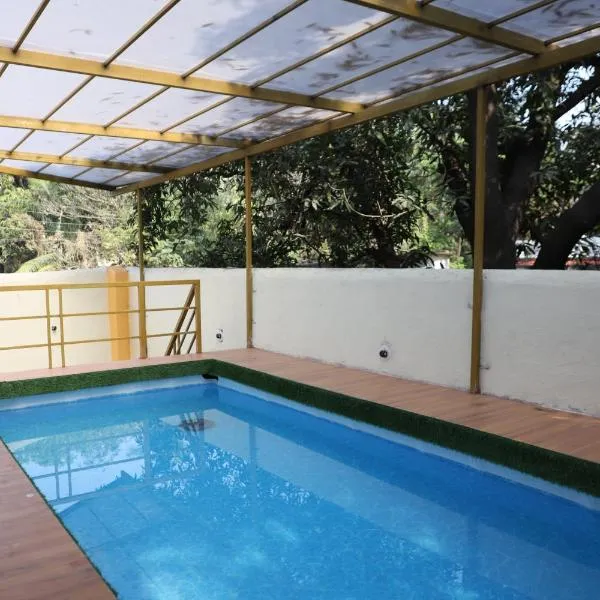 HemHarsh Holiday Home with pool, hotel v destinaci Karjat
