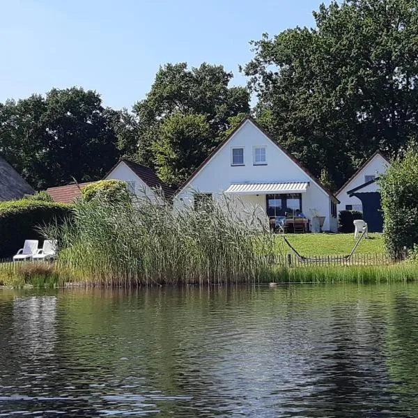 Luxe villa aan het meer, hotel in Heel