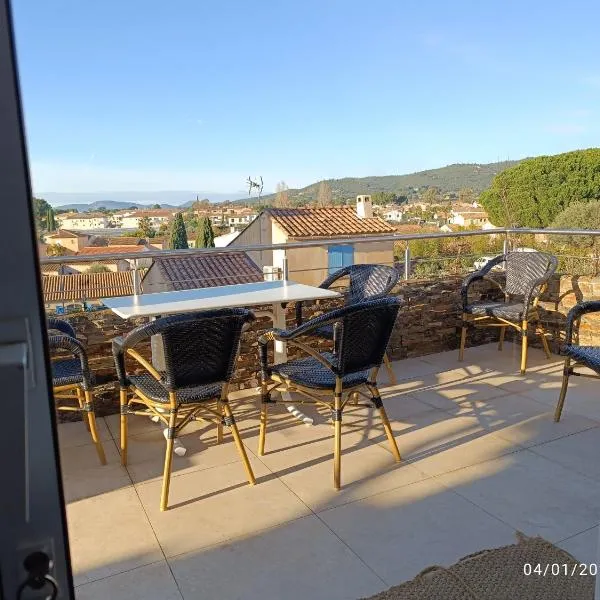 Bel appartement avec vue en centre ville, hotel v destinácii La Londe-les-Maures