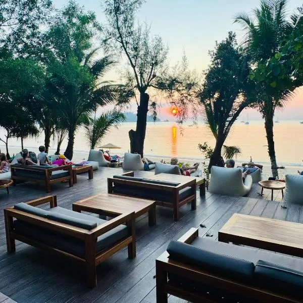 Sunny Cove Beach Resort Koh Phayam, hotel in Ranong