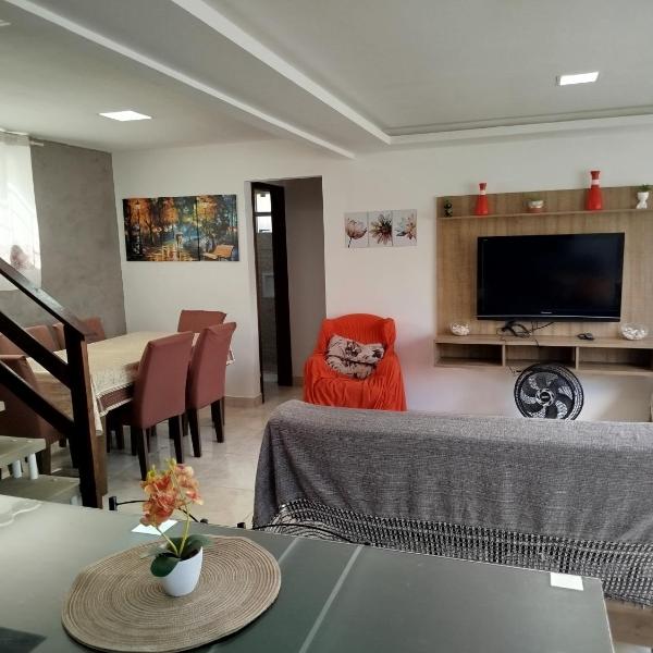 Casa próximo a Praia Morro das Pedras e Aeroporto com garagem para 2 carros