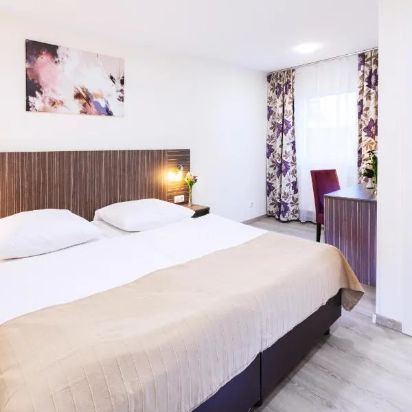 Pension Altes Backhaus, hotel v destinaci Herzogenaurach
