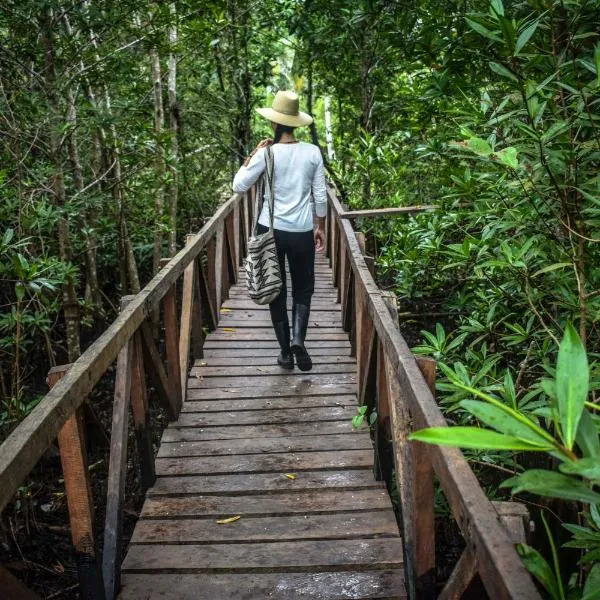 Jardín Botánico del Pacífico y Mecana Ecohotel, hotel v destinaci Bahía Solano