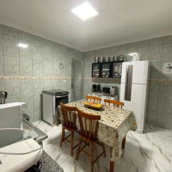 Casa simples e aconchegante 1 quarto, ar condicionado, khách sạn ở Bertioga