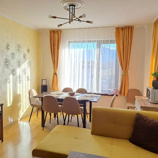 Sunny Mountain View apartment, hotel em Razlog