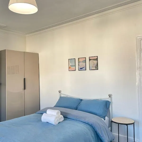 Cosy Double rooms a stones throw from Wembley Stadium, hotel in London