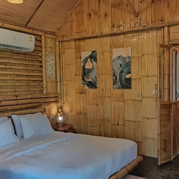 สวนเกษตรรักษ์ไผ่ Bamboo Conservation Farm, Hotel in Surin