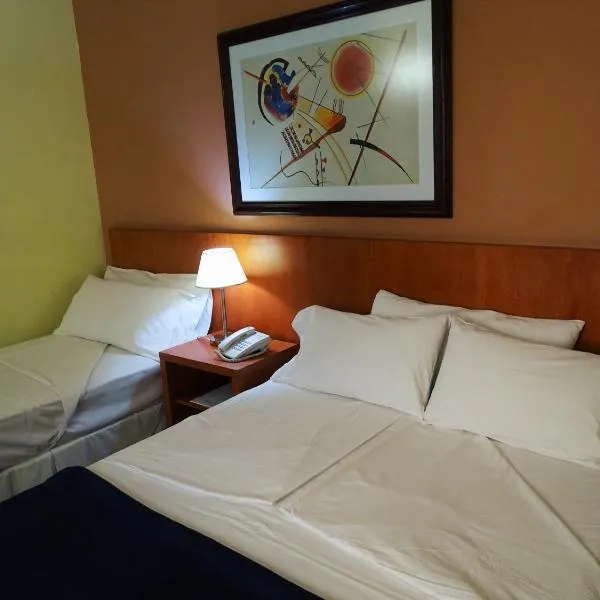 Hotel UTHGRA de las Luces, hotel a Buenos Aires