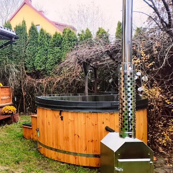 Dolistówka Apartamenty, pole namiotowe, balia z jacuzzi, ogród warzywny dla gości, plac zabaw dla dzieci, hotel v destinaci Goniadz