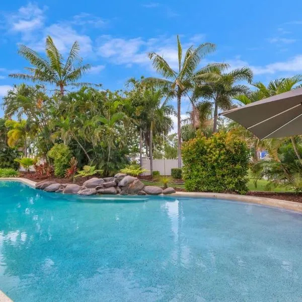 Strand Marina-Ground Floor with Courtyard, Hotel in Townsville