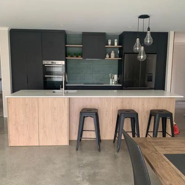 Modern and Spacious 4 bedroom Home only 2yo, hotel v destinaci New Plymouth