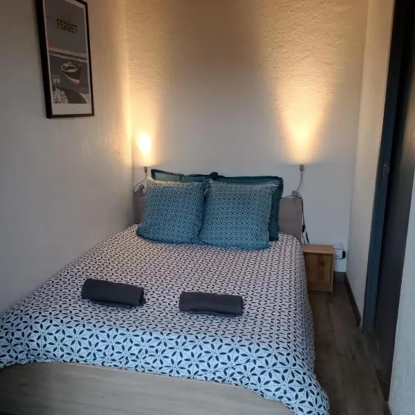 Aux portes de Bordeaux, chambre indépendante, hotel in Cénac