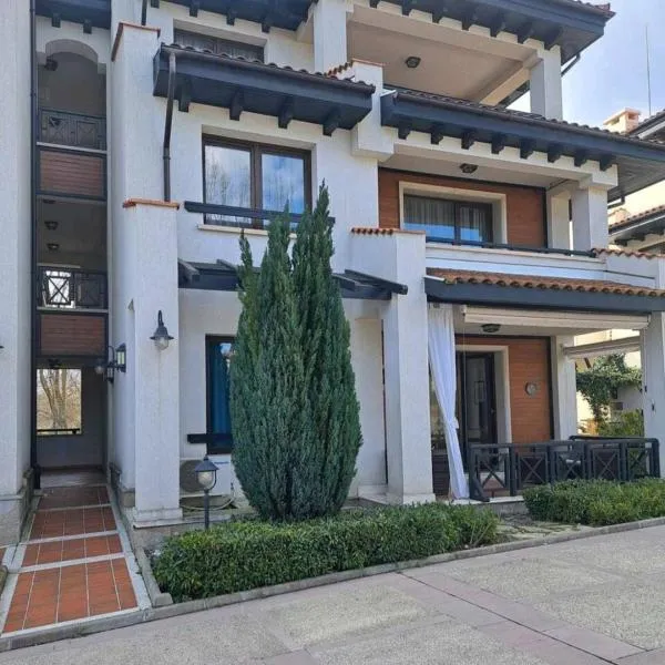 Top Oasis Park Lozenets apartment, hotel in Lozenets
