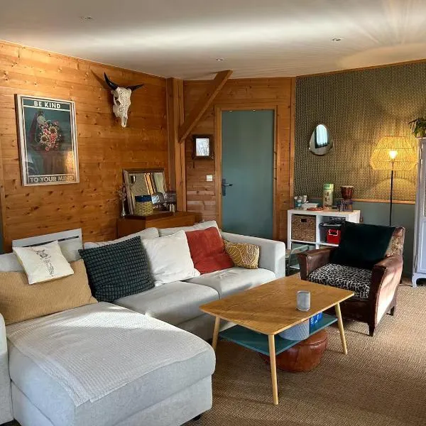 La Maison Mimosa - Espace, Confort et Proche Plage, hotel in Portbail