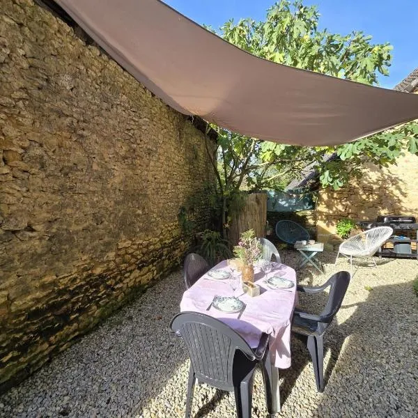 gîte chez Augustine montignac lascaux – hotel w mieście Montignac