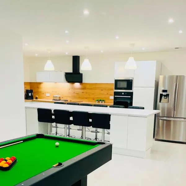 Villa 220 m2 avec 5 chambres 6 lits doubles 2 toilettes 2 salles de bain, hotel v destinaci Beire-le-Châtel