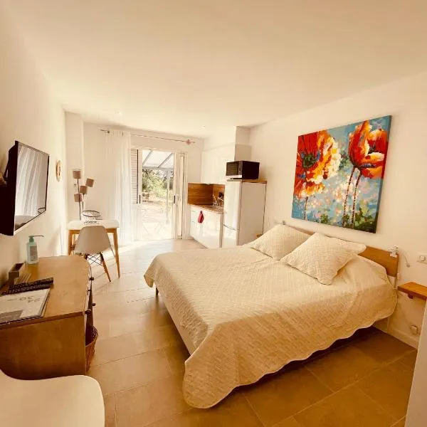 Patios di Pruno Studio NINO, hotel em Figari