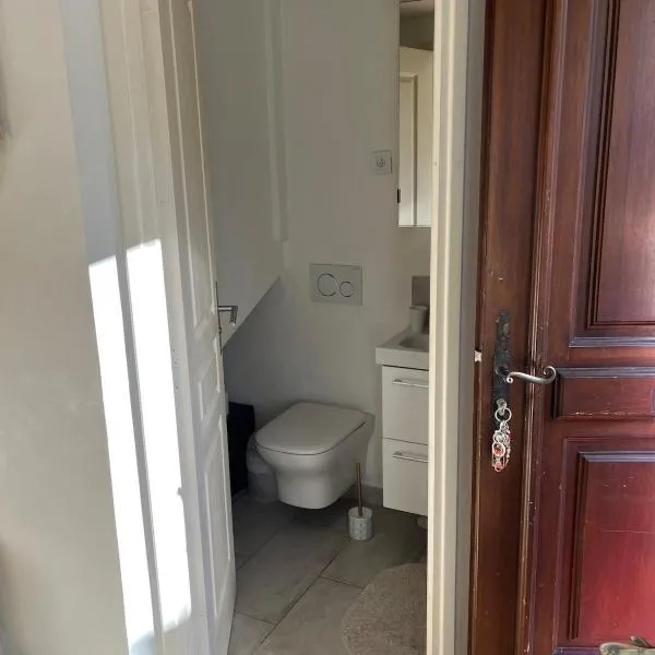 Studio coeur de Villeneuve, hotel v destinácii Villeneuve-lès-Avignon
