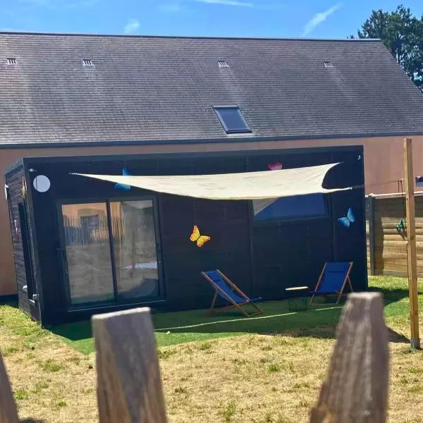 La Roulotte - Tiny House 150m de la Plage – hotel w mieście Portbail