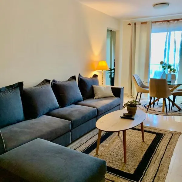 Stylish Well-Equipped 2-bed flat in Nicosia Centre, hotel em Strovolos