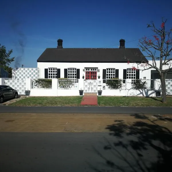 M Group B&B, hotel in King Williamʼs Town