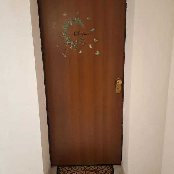 Affittacamere Le Rondini 18, hotel v destinaci Albiano