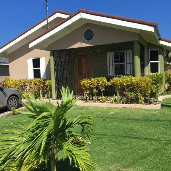 Fay Hideaway, hotel in Saint Annʼs Bay