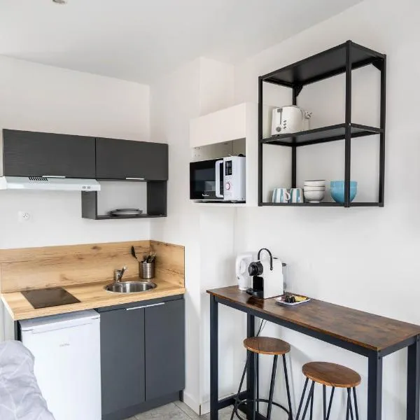 Studio cosy, calme avec cour extérieure, 2e étage, hotel v destinácii Saran