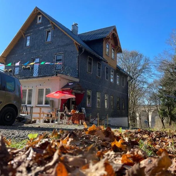 Antique Hotel Am Bahndamm, хотел в Wallendorf