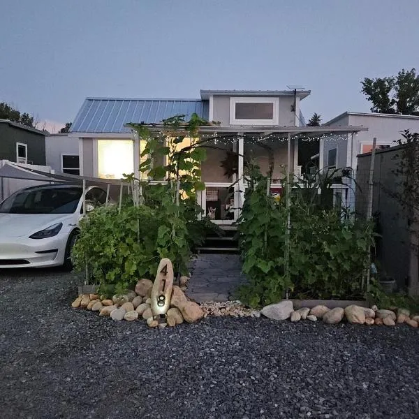 R & R's Modern Retreat, hotel v destinaci Newport