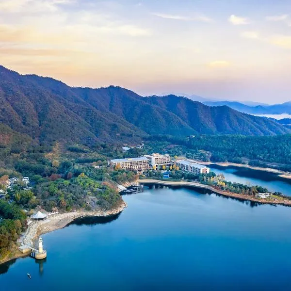 InterContinental One Thousand Island Lake Resort by IHG: Chun'an şehrinde bir otel