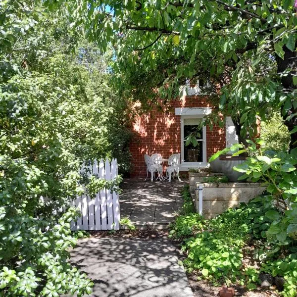 Annies Garden Cottage, hotel di Hobart