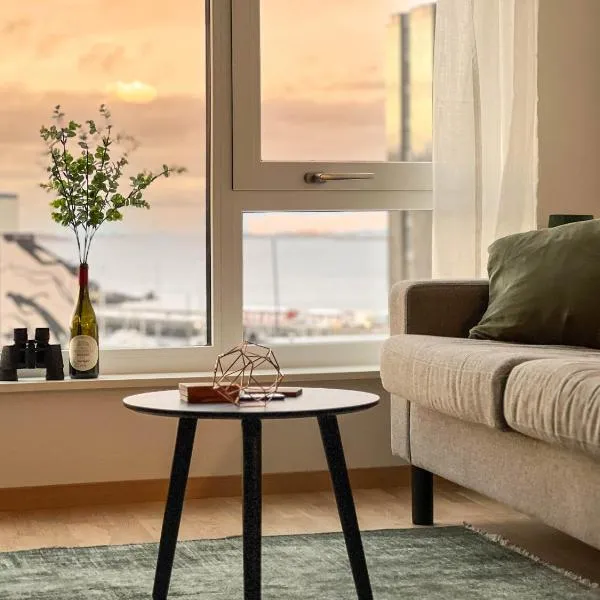 Nordic Style City Apartment with Sunny Marina Views, hotel v destinaci Bodø