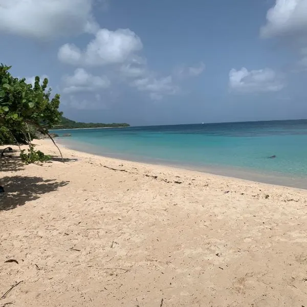 Coté plage Le Balaou Saint Francois, hotel a Saint-François