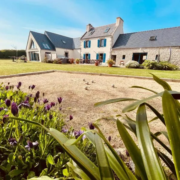 Maison Maillots et Bigorneaux, 15 pers, jacuzzi, 40m de la mer – hotel w mieście Kerlouan