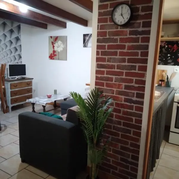 Gîte à la campagne en pays mellois, hotel v destinaci Lezay