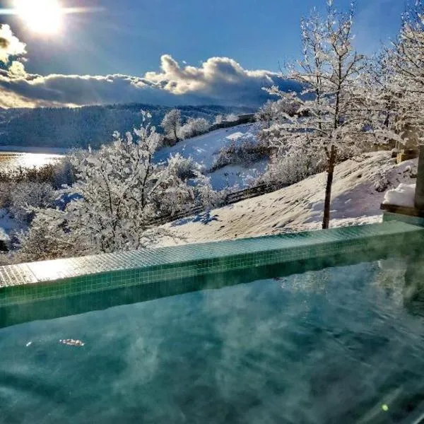 Moon Lake Bicaz - Casa Oia, hotel v destinaci Buhalniţa