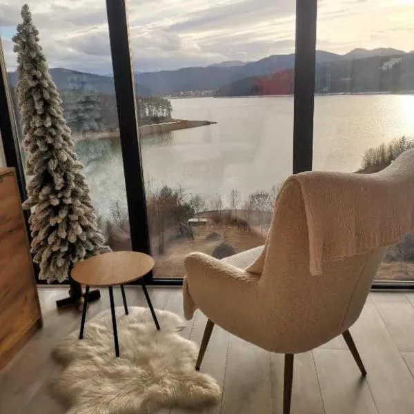 Moon Lake Bicaz - Casa Oia, ξενοδοχείο σε Buhalniţa
